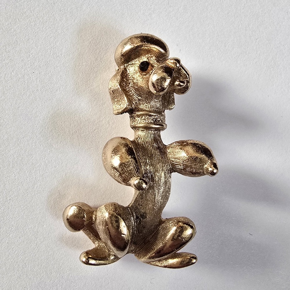 VTG Sarah Coventry Signed Brooch‎ Dog Pretty Poodle Figural Pin Gold Tone Metal